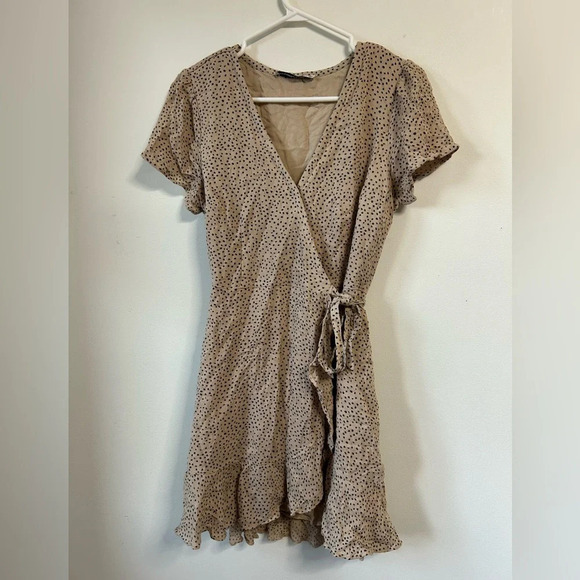 Abercrombie & Fitch Short-Sleeve Ruffle Wrap Mini Dress - Picture 1 of 4
